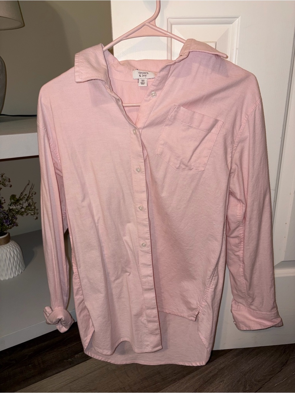 crown & ivy Light Pink Button-Down Shirt